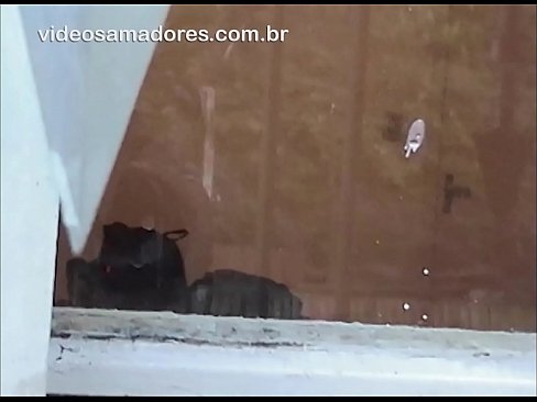❤️ Home cachondo mirando á súa moza con outro mozo, gravando un vídeo de carallo sen molestar á parella ️❌ Porno a nós gl.filmexxx18.ru ❌