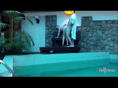 ❤️ O xefe invita a criada á piscina, pero non puido resistirse a un quente ️❌ Porno a nós gl.filmexxx18.ru ❌